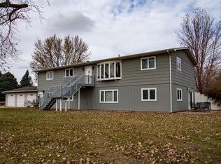 225 Midaro Rd, Grand Island, NE 68801