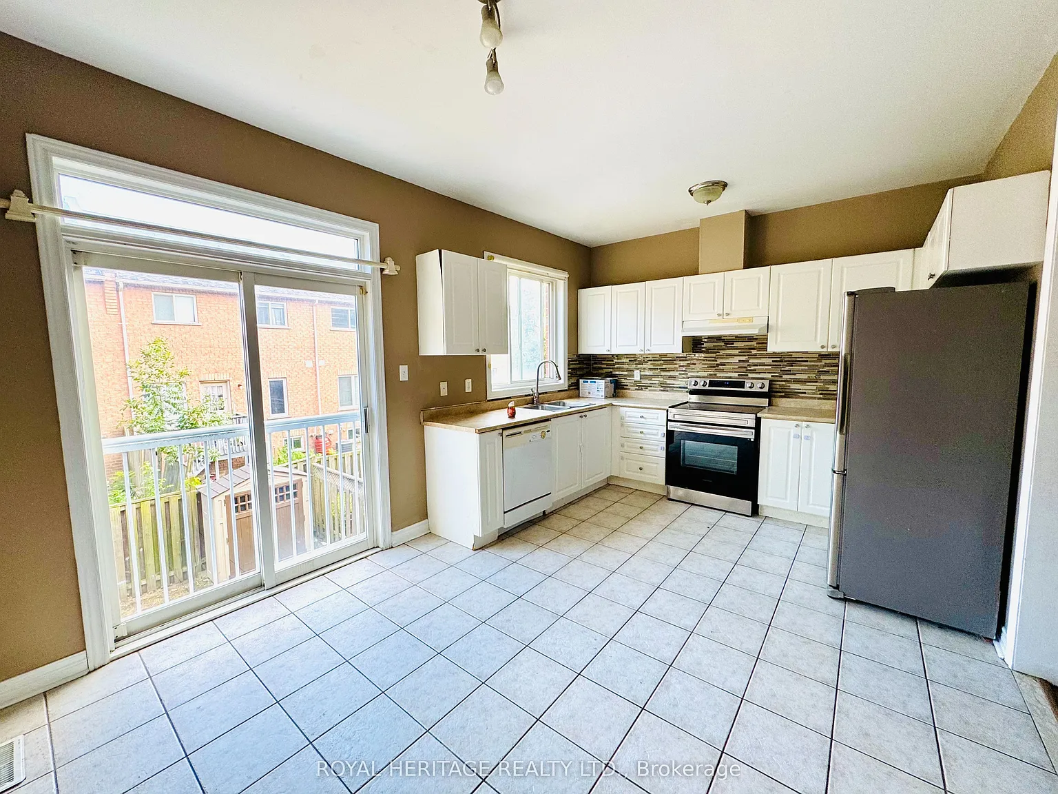 3 bed, $2,850 — Photo 3