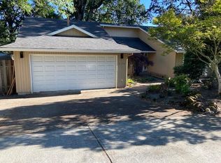 6130 SW Southwood Dr, Portland, OR 97219