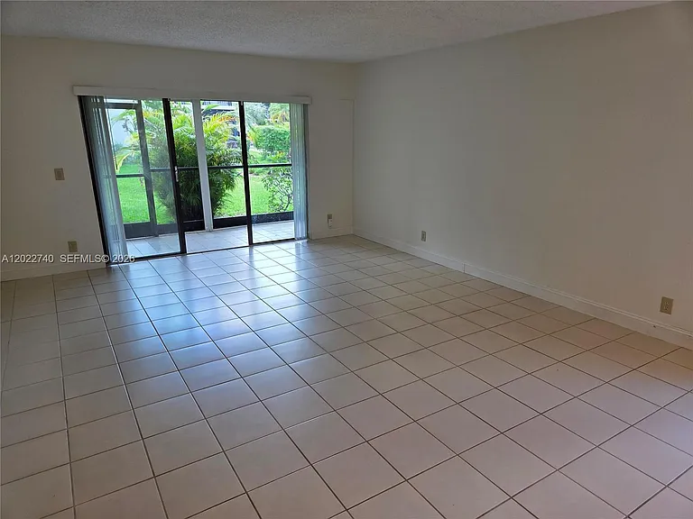 413 Lakeview Dr #104 — Photo 8
