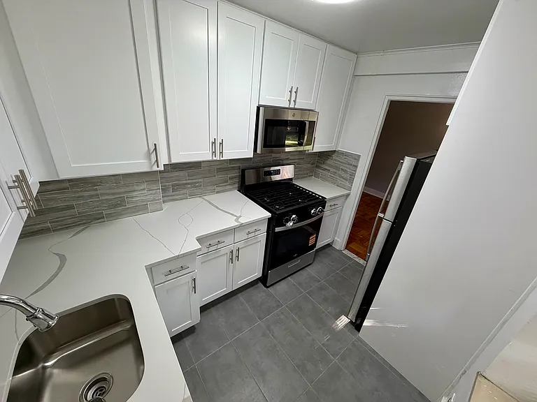 71st Cres — Photo 3