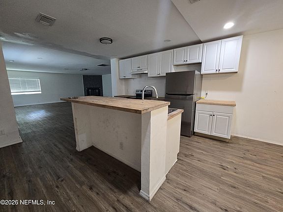3rd image of 7570 STRATO Road