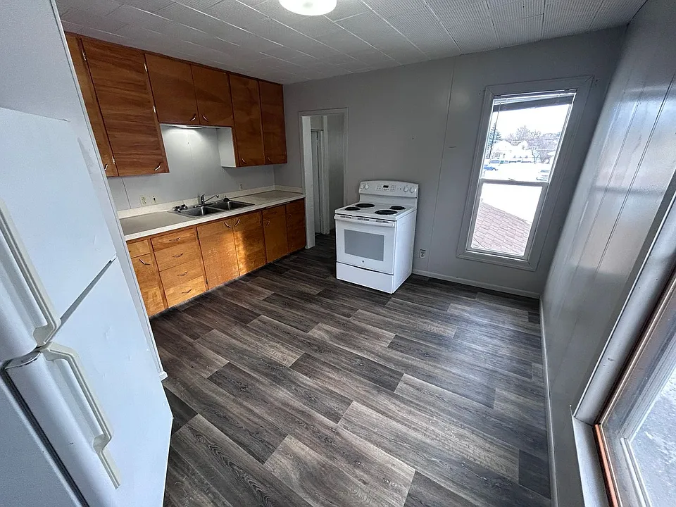 217 Central Ave S