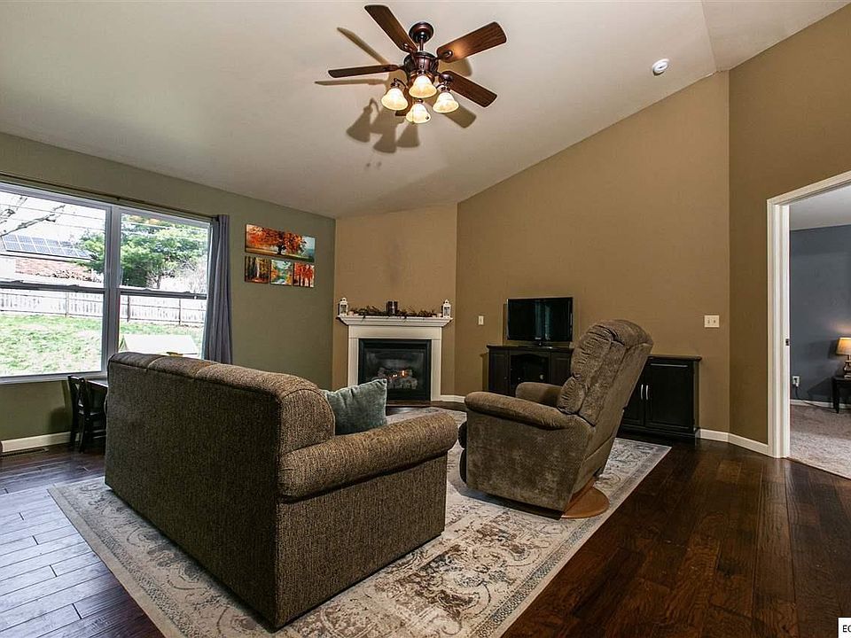 828 Patricia Ann Dr, Dubuque, IA 52003 Zillow