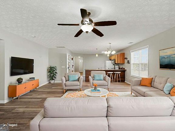 3rd image of 132 Brockett Dr