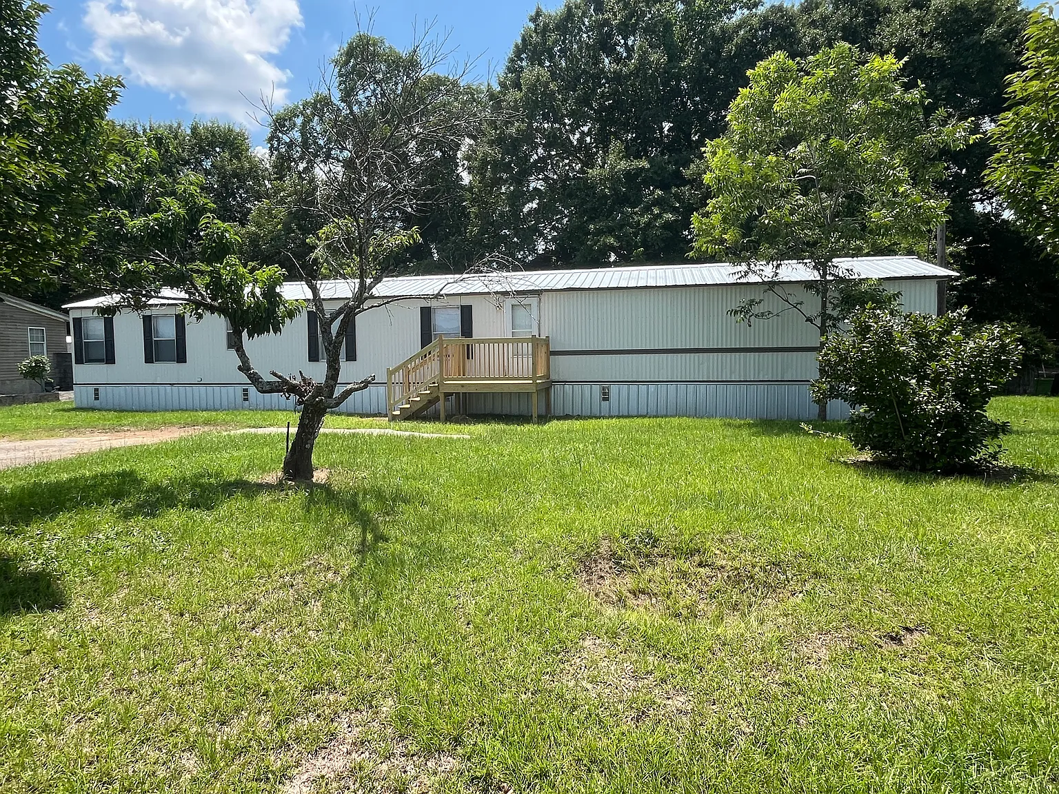 3 bed, 1216 sqft, $1,300 — Photo 3