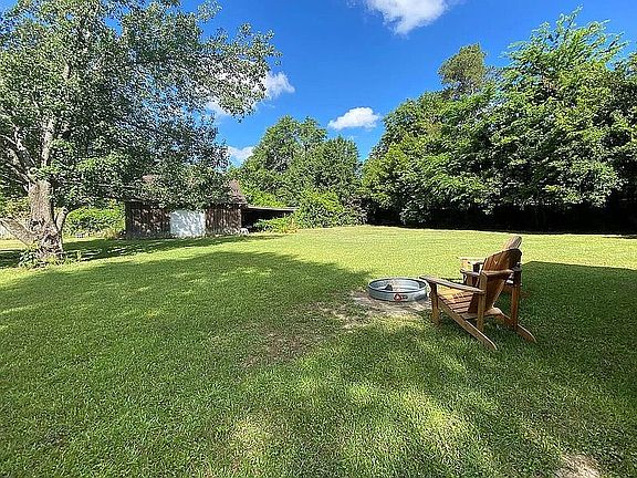 4th image of 403 Park Dr