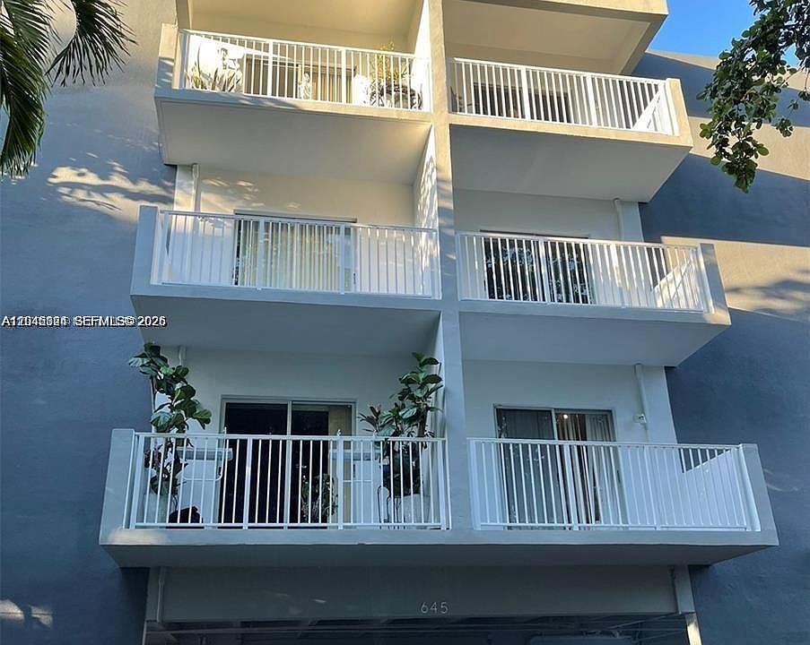 1st image of 645 NE 121st St APT 306