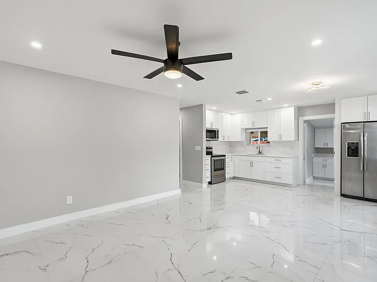 4380 NW 59th Ct — Photo 5