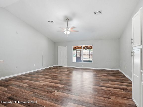 5th image of 3395 Hartley Rd