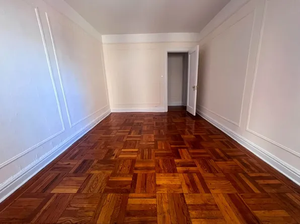 2165 Matthews Avenue image 5 of 6