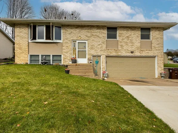 781 Summer Dr, Dubuque, IA 52002