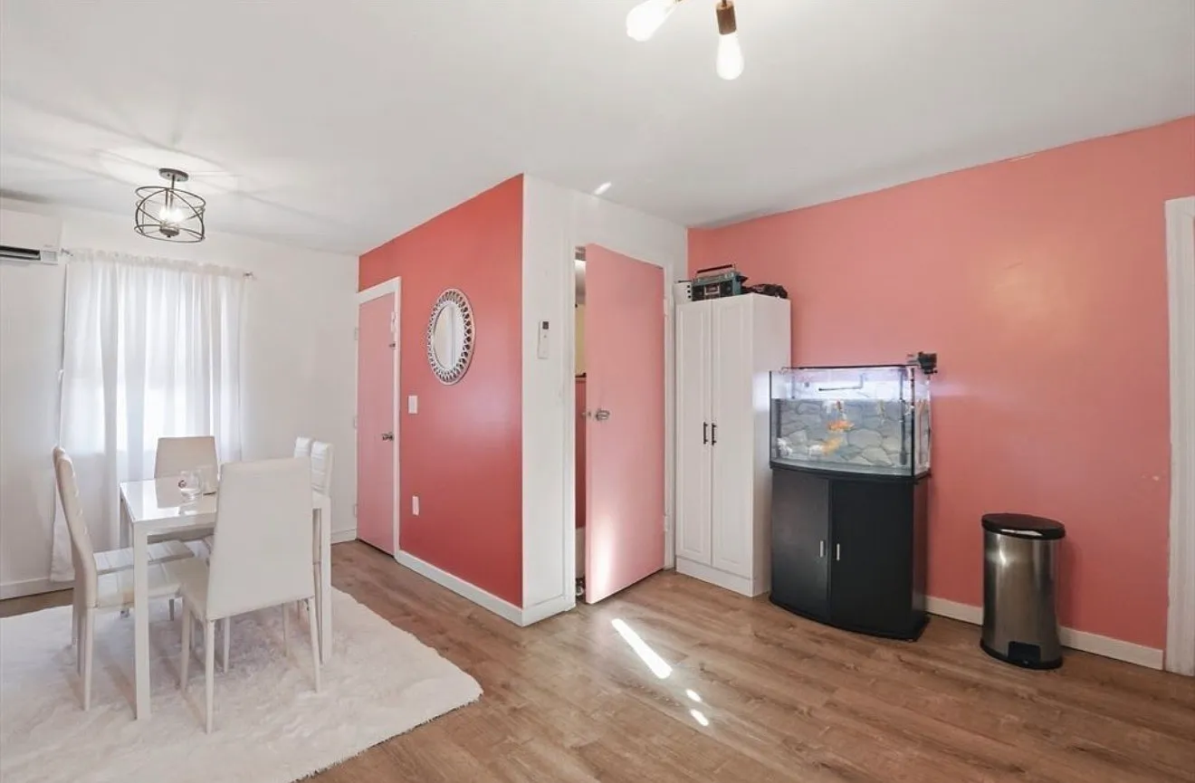 2 bed, 787 sqft, $2,400 — Photo 2
