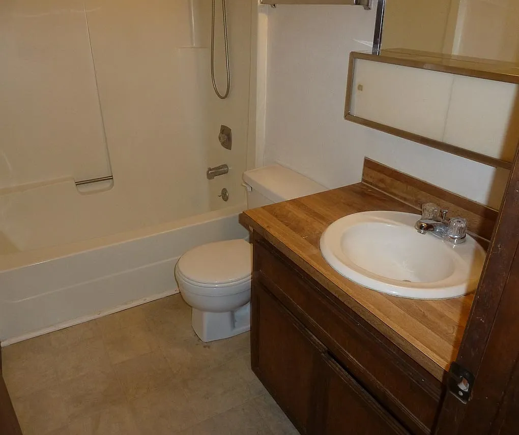 3 bed, 1.5 bath, 1350 sqft, $1,895 — Photo 4
