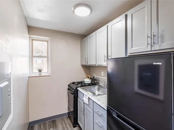 1821 Parkline Dr, Pittsburgh, PA