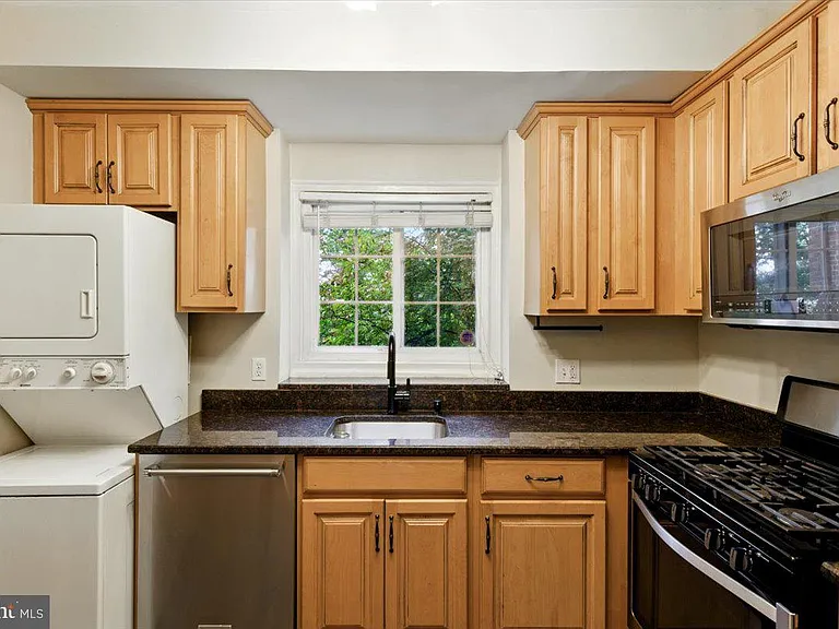 1006 Valley Dr — Photo 6