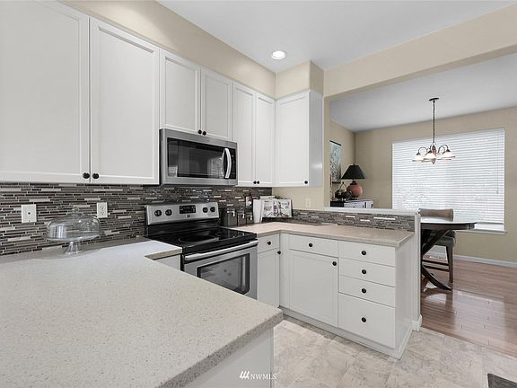 Remodeled kitchen w/ tile backsplash and new cabinets, stainless apliances. formal dining.