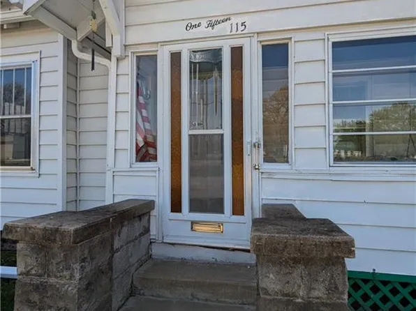115 E 15th St, Horton, KS 66439