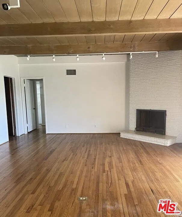 3 bed, 2.0 bath, 1529 sqft, $6,750 — Photo 3