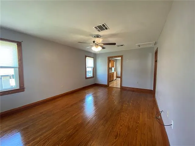 124 Early St — Photo 4