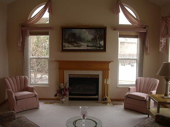2nd image of 165 Canterbury Ct