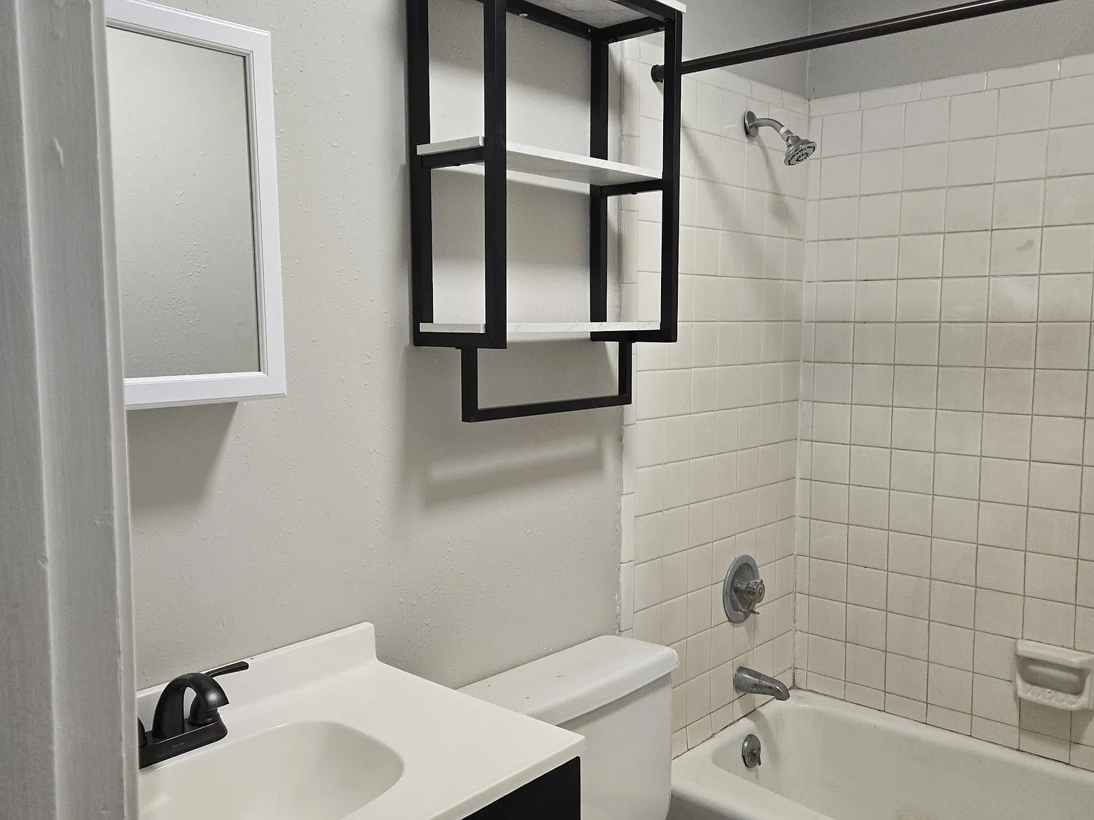 2 bed, 800 sqft, $800 — Photo 4