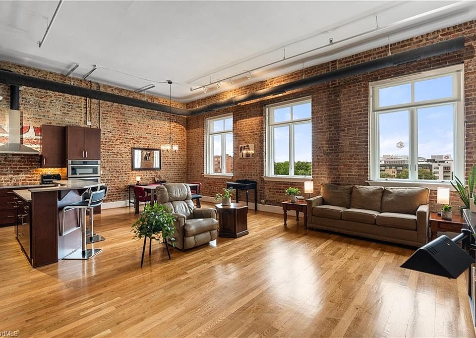 1st image of 1 W 5th St Suite 207