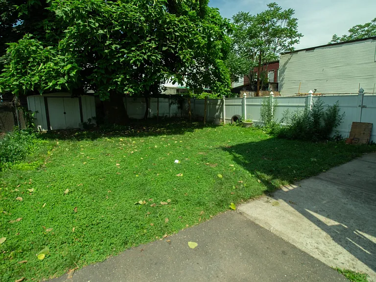 15 Webster St #3 — Photo 9