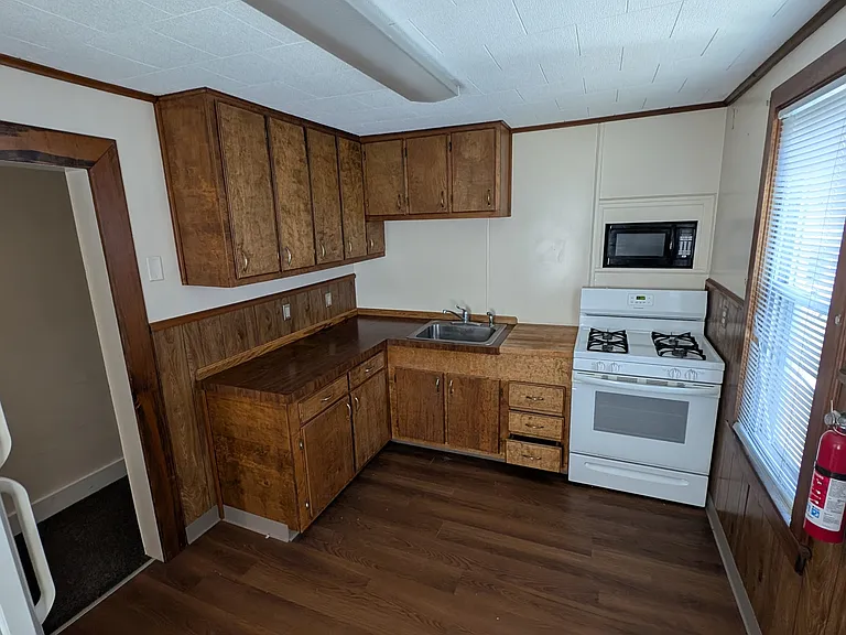 330 Irvine Pl #2 — Photo 5