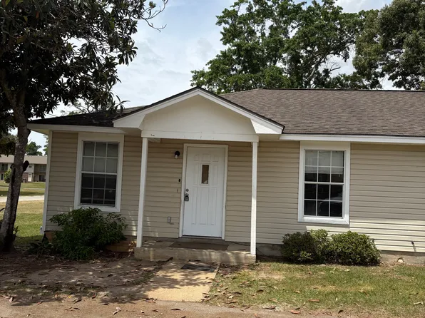 918 Palm St #D, Bainbridge, GA 39819