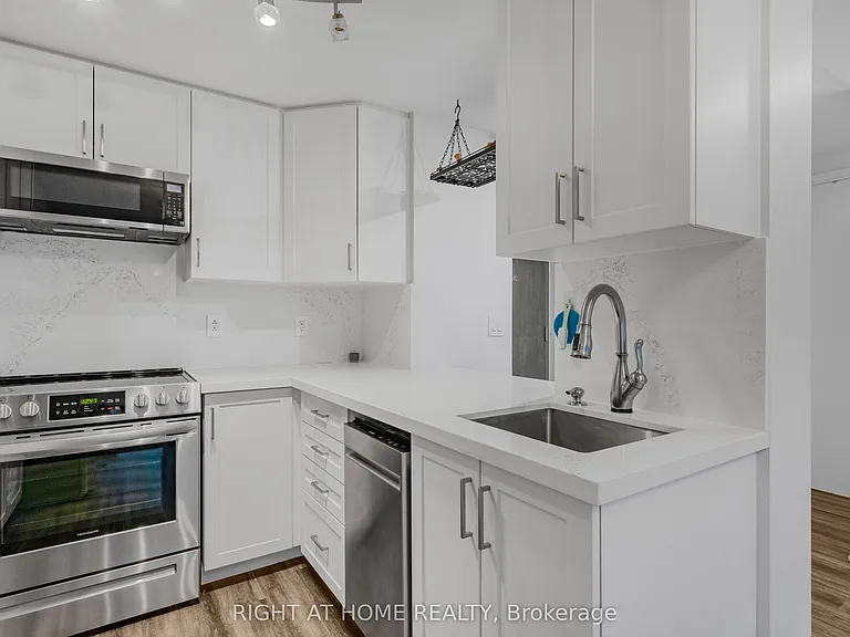 281 Mutual St #1102 — Photo 6