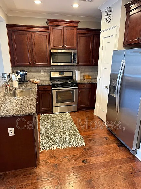3 bed, 2.5 bath, 1583 sqft, $2,000 — Photo 4