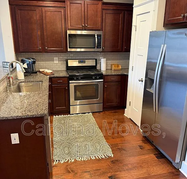 604 Springbank Aly — Photo 4