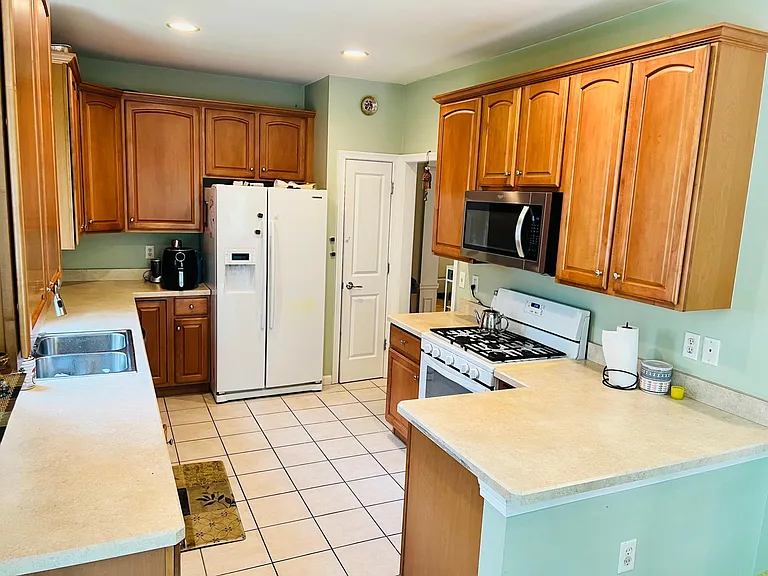 Kitchen with lots of space