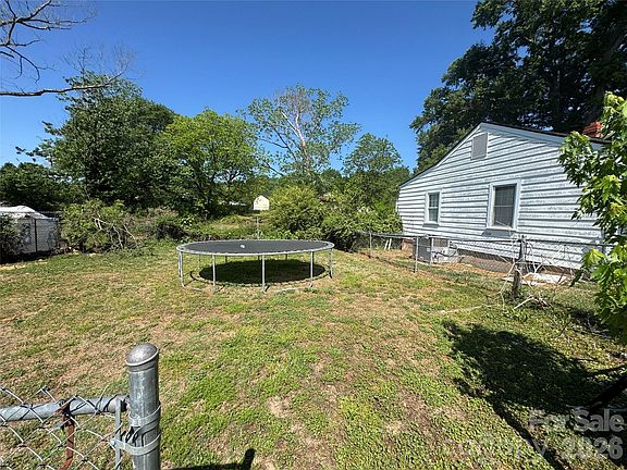 4th image of 1405 Hickory Grove Rd