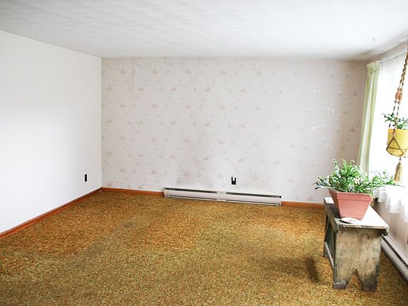 5th image of 33 Elm Dr