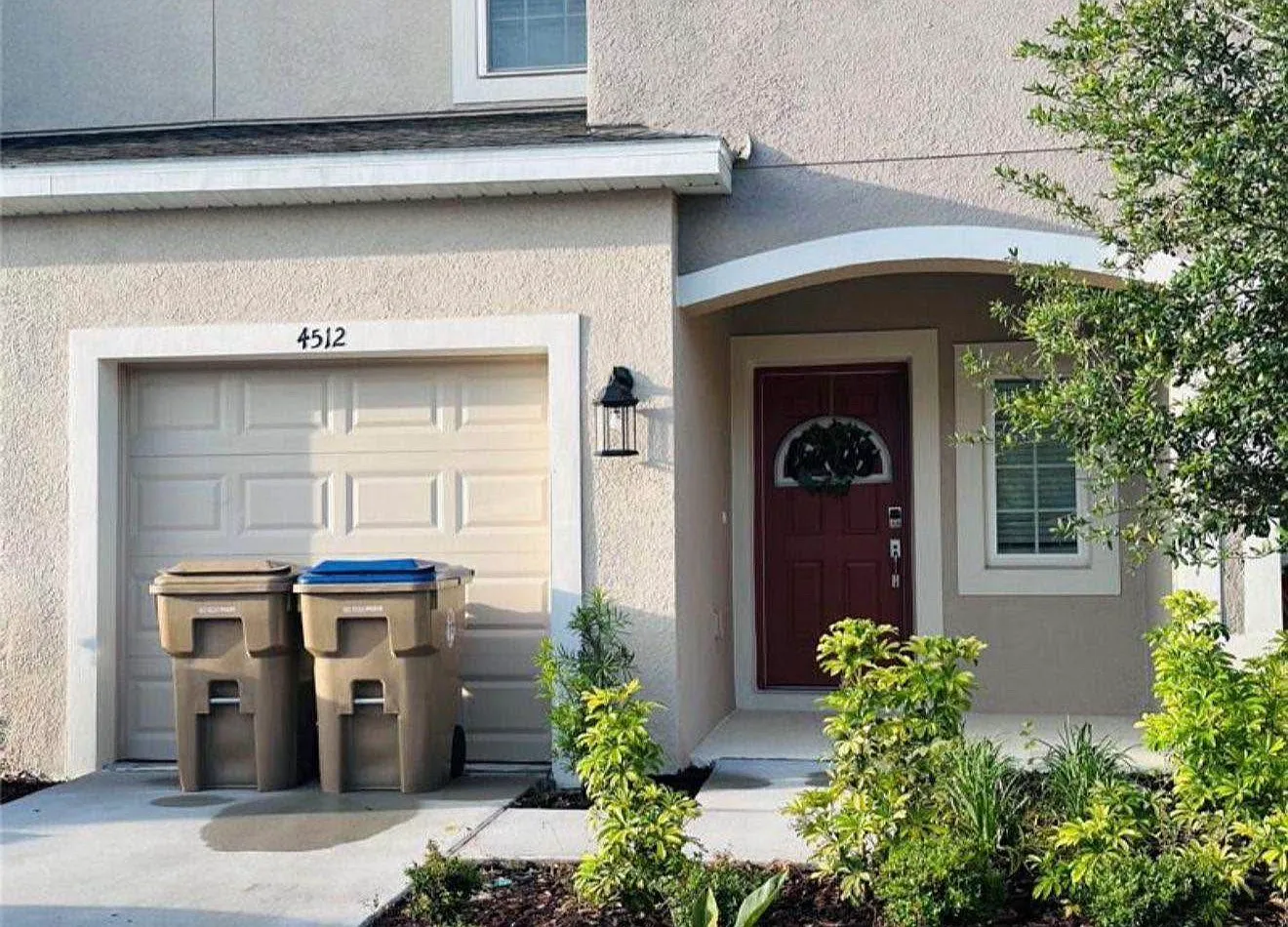 3 bed, 2.5 bath, 1600 sqft, $2,000 — Photo 1