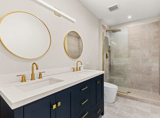 1810 N Wells St #402, Chicago, IL 60614