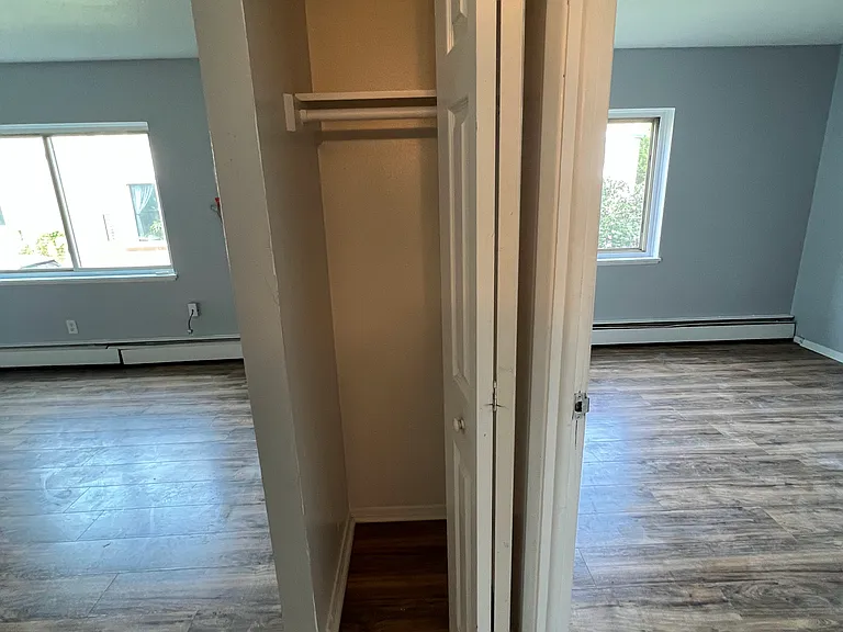 Laurel Manor — Photo 10