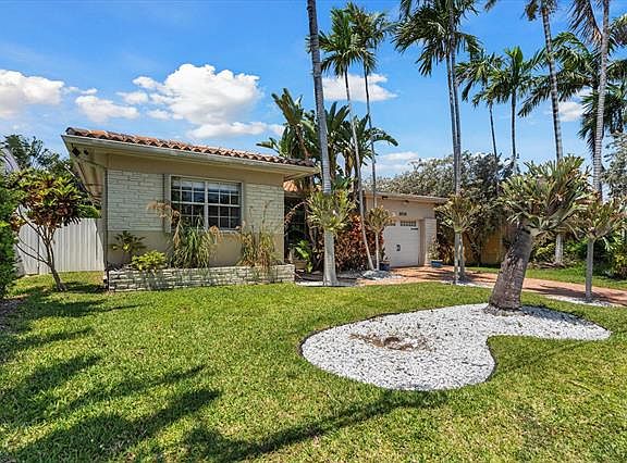3rd image of 8934 Emerson Ave #33154