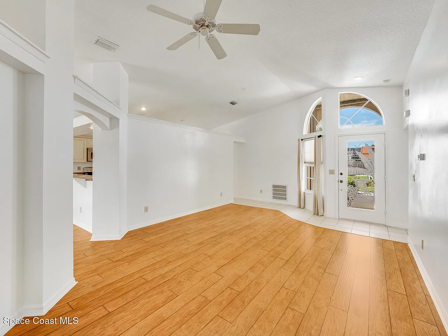3 bed, 2.0 bath, 1565 sqft, $3,000 — Photo 3