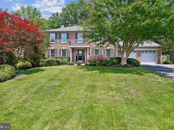 22 Locustwood Ct, Silver Spring, MD 20905