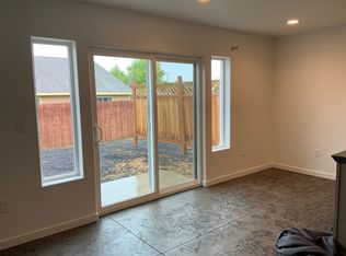 306 F St NE, Quincy, WA 98848