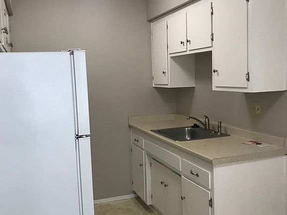 2nd image of 2208 H St #H-8