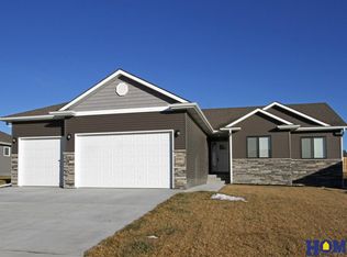 10260 White Pine Rd, Lincoln, NE 68527