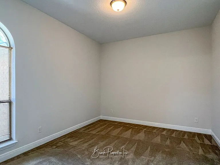 2080 Stennis Dr — Photo 14