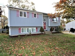 80 Old Pine Rd, Narragansett, RI 02882