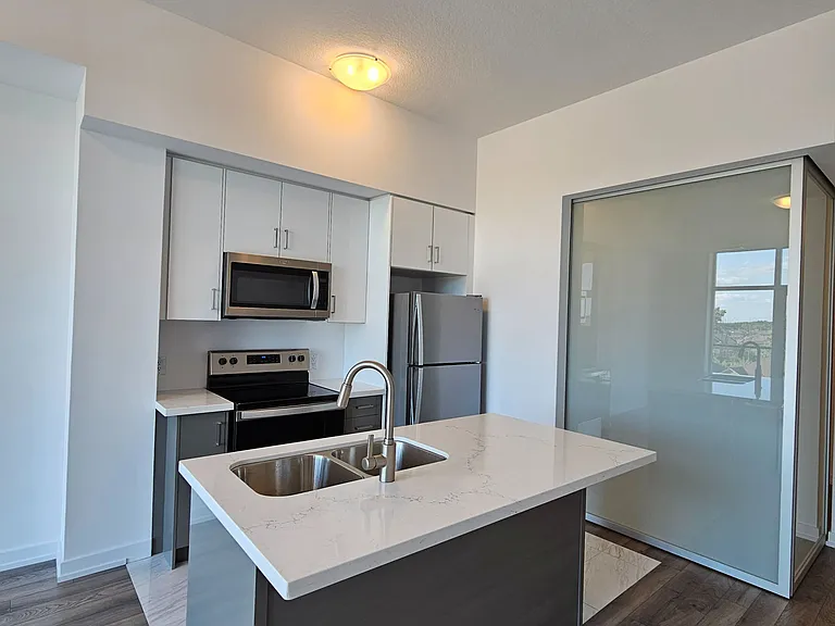 460 Dundas St E #512 — Photo 4