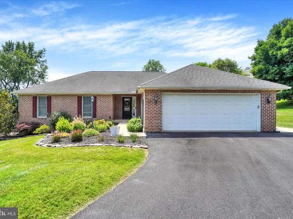 114 Park St, Seven Valleys, PA 17360