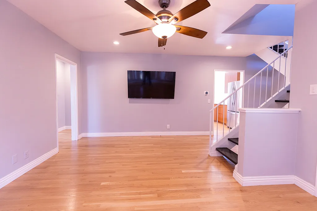 4552 Nipomo Ave — Photo 2